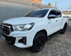 TOYOTA HILUX 2.8 SR 4X4 CD 16V DIESEL 4P AUTOMÁTICO TOYOTA HILUX 2.8 SR 4X4 CD 16V DIESEL 4P AUTOMÁTICO
