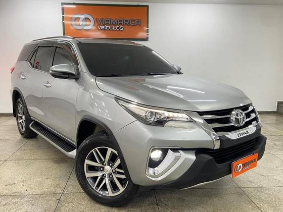 TOYOTA HILUX 2.8 SRX 4X4 CD 16V DIESEL 4P AUTOMÁTICO