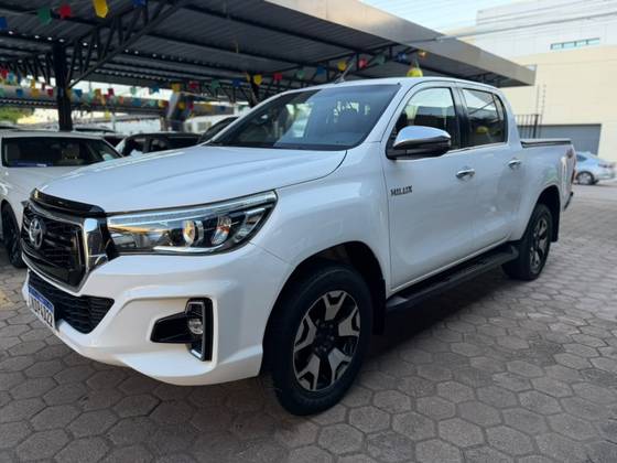 TOYOTA HILUX 2.8 SRX 4X4 CD 16V DIESEL 4P AUTOMÁTICO