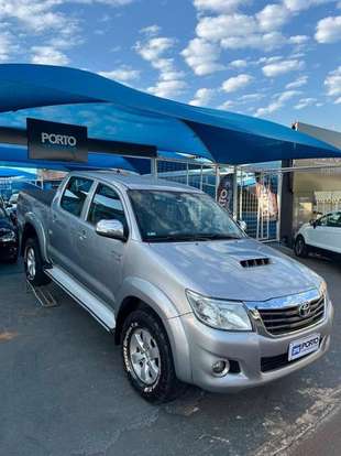 TOYOTA-HILUX-2014