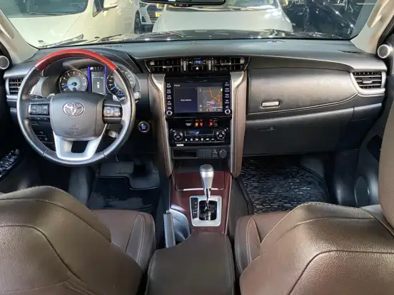 TOYOTA-HILUX SW4-2.7 SRV 7 LUGARES 4X2 16V FLEX 4P AUTOMÁTICO TOYOTA-HILUX SW4-2020