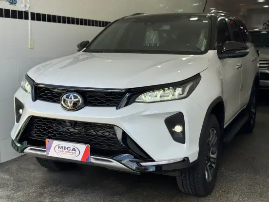 TOYOTA-HILUX SW4-2.8 D-4D TURBO DIESEL DIAMOND 7L 4X4 AUTOMÁTICO TOYOTA-HILUX SW4-2025