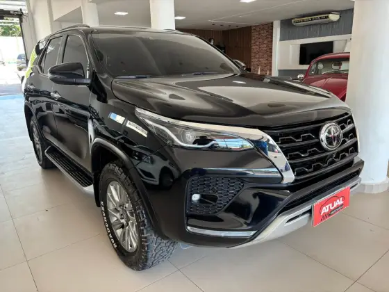 TOYOTA HILUX SW4 2.8 D-4D TURBO DIESEL SRX 4X4 AUTOMÁTICO