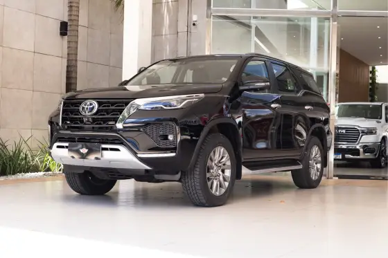 TOYOTA HILUX SW4 2.8 D-4D TURBO DIESEL SRX 7L 4X4 AUTOMÁTICO