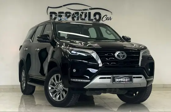 TOYOTA HILUX SW4 2.8 D-4D TURBO DIESEL SRX 7L 4X4 AUTOMÁTICO