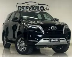 TOYOTA HILUX SW4 2.8 D-4D TURBO DIESEL SRX 7L 4X4 AUTOMÁTICO TOYOTA HILUX SW4 2.8 D-4D TURBO DIESEL SRX 7L 4X4 AUTOMÁTICO
