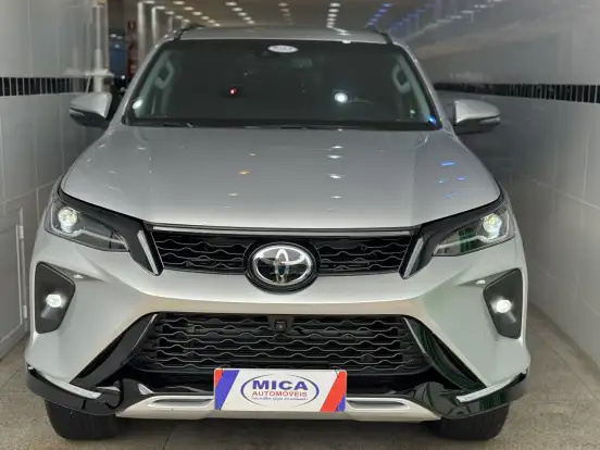 TOYOTA-HILUX SW4-2025