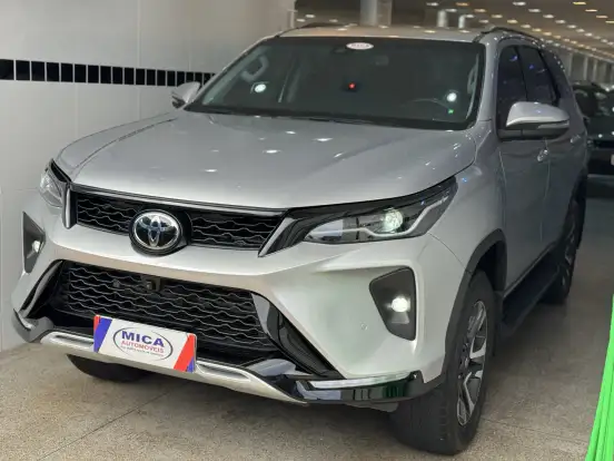TOYOTA-HILUX SW4-2025
