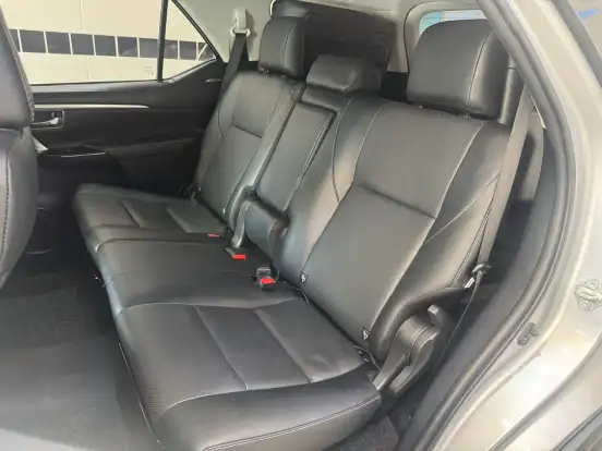 TOYOTA-HILUX SW4-2025