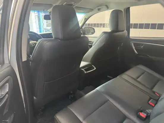 TOYOTA-HILUX SW4-2025