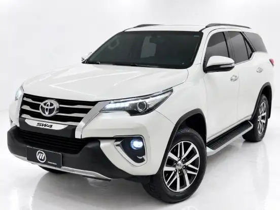 TOYOTA-HILUX SW4-2.8 SRX 4X4 7 LUGARES 16V TURBO INTERCOOLER DIESEL 4P AUTOMÁTICO TOYOTA-HILUX SW4-2017