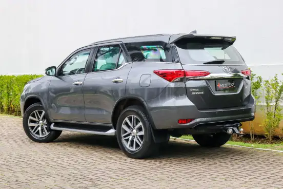 TOYOTA-HILUX SW4-2018