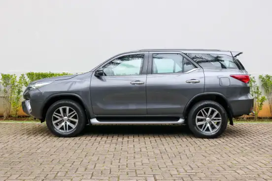 TOYOTA-HILUX SW4-2.8 SRX 4X4 7 LUGARES 16V TURBO INTERCOOLER DIESEL 4P AUTOMÁTICO TOYOTA-HILUX SW4-2018