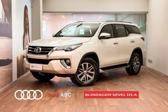 TOYOTA-HILUX SW4-2017