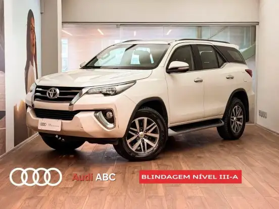TOYOTA-HILUX SW4-2.8 SRX 4X4 7 LUGARES 16V TURBO INTERCOOLER DIESEL 4P AUTOMÁTICO TOYOTA-HILUX SW4-2017