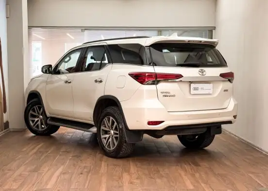 TOYOTA-HILUX SW4-2017