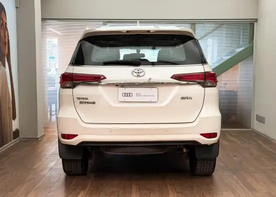 TOYOTA-HILUX SW4-2017