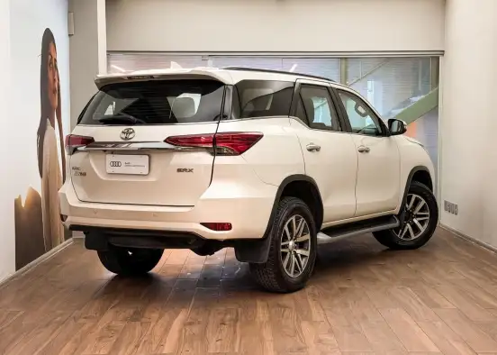 TOYOTA-HILUX SW4-2017