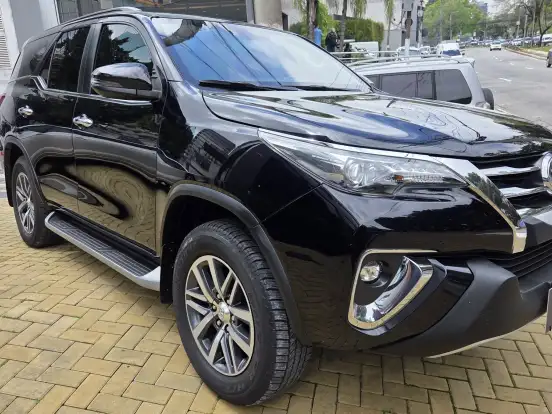TOYOTA-HILUX SW4-2.8 SRX 4X4 7 LUGARES 16V TURBO INTERCOOLER DIESEL 4P AUTOMÁTICO TOYOTA-HILUX SW4-2018