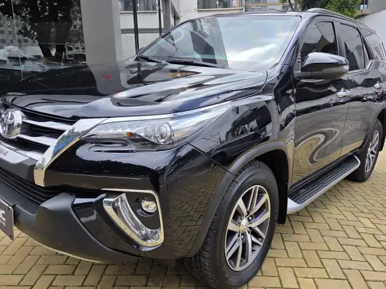TOYOTA-HILUX SW4-2.8 SRX 4X4 7 LUGARES 16V TURBO INTERCOOLER DIESEL 4P AUTOMÁTICO TOYOTA-HILUX SW4-2018