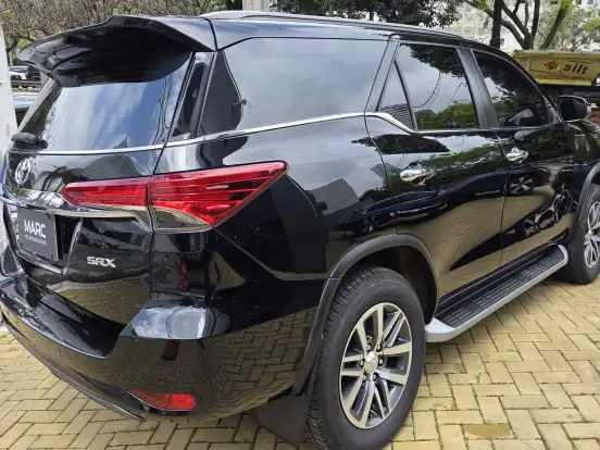 TOYOTA-HILUX SW4-2.8 SRX 4X4 7 LUGARES 16V TURBO INTERCOOLER DIESEL 4P AUTOMÁTICO TOYOTA-HILUX SW4-2018