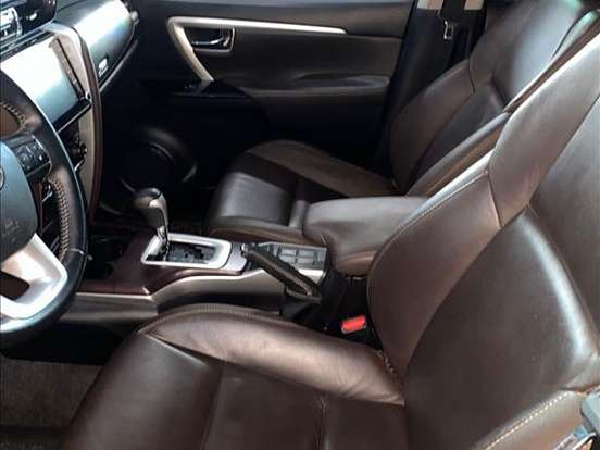 TOYOTA-HILUX SW4-2.7 SRV 7 LUGARES 4X2 16V FLEX 4P AUTOMÁTICO TOYOTA-HILUX SW4-2019
