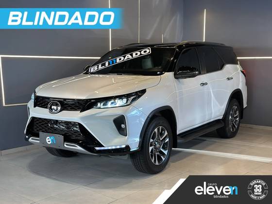 TOYOTA HILUX SW4 2.8 D-4D TURBO DIESEL DIAMOND 7L 4X4 AUTOMÁTICO