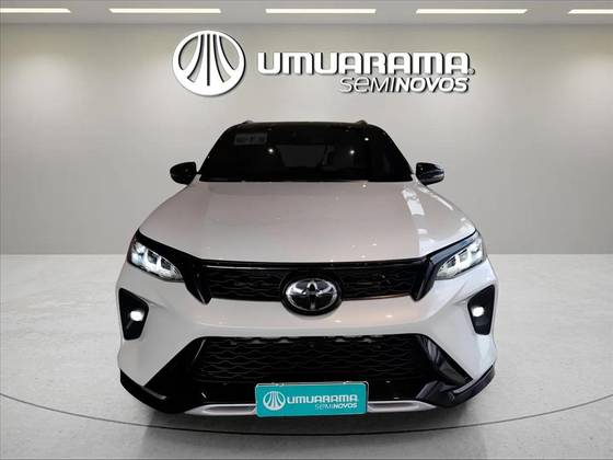 TOYOTA HILUX SW4 2.8 D-4D TURBO DIESEL DIAMOND 7L 4X4 AUTOMÁTICO