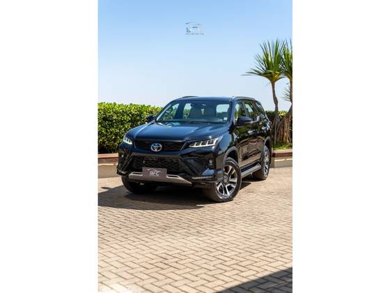 TOYOTA HILUX SW4 2.8 D-4D TURBO DIESEL DIAMOND 7L 4X4 AUTOMÁTICO