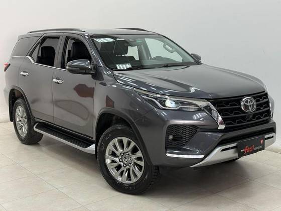 TOYOTA HILUX SW4 2.8 D-4D TURBO DIESEL SRX 4X4 AUTOMÁTICO