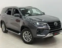 TOYOTA HILUX SW4 2.8 D-4D TURBO DIESEL SRX 4X4 AUTOMÁTICO TOYOTA HILUX SW4 2.8 D-4D TURBO DIESEL SRX 4X4 AUTOMÁTICO