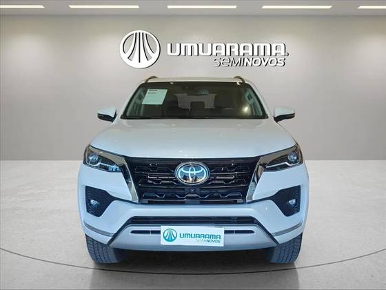 TOYOTA HILUX SW4 2.8 D-4D TURBO DIESEL SRX 4X4 AUTOMÁTICO