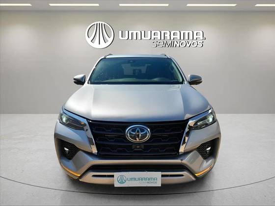 TOYOTA HILUX SW4 2.8 D-4D TURBO DIESEL SRX 4X4 AUTOMÁTICO
