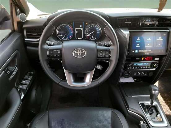 TOYOTA-HILUX SW4-2.8 D-4D TURBO DIESEL SRX 4X4 AUTOMÁTICO TOYOTA-HILUX SW4-2023