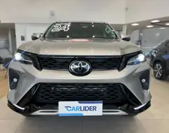 TOYOTA HILUX SW4 2.8 D-4D TURBO DIESEL SRX 7L 4X4 AUTOMÁTICO TOYOTA HILUX SW4 2.8 D-4D TURBO DIESEL SRX 7L 4X4 AUTOMÁTICO
