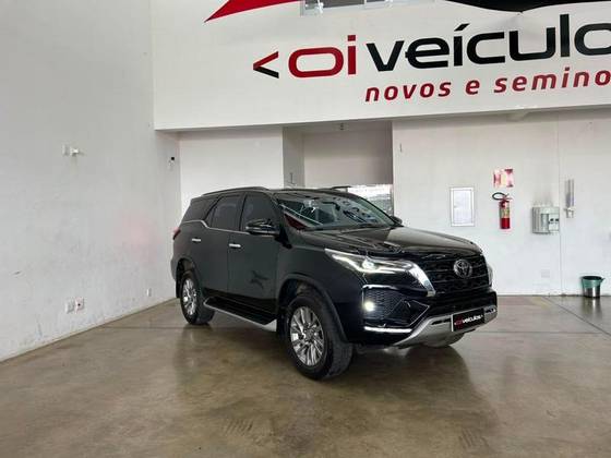 TOYOTA HILUX SW4 2.8 D-4D TURBO DIESEL SRX 7L 4X4 AUTOMÁTICO