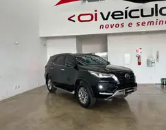 TOYOTA HILUX SW4 2.8 D-4D TURBO DIESEL SRX 7L 4X4 AUTOMÁTICO TOYOTA HILUX SW4 2.8 D-4D TURBO DIESEL SRX 7L 4X4 AUTOMÁTICO