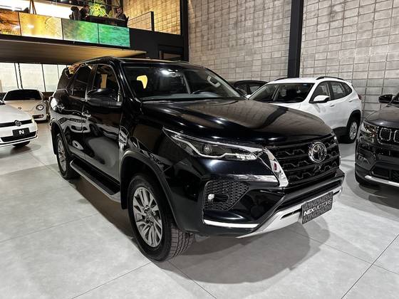 TOYOTA HILUX SW4 2.8 D-4D TURBO DIESEL SRX 7L 4X4 AUTOMÁTICO