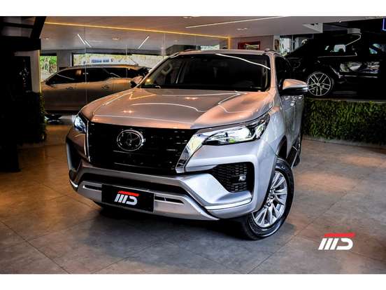 TOYOTA-HILUX SW4-2023