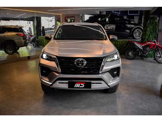 TOYOTA-HILUX SW4-2023