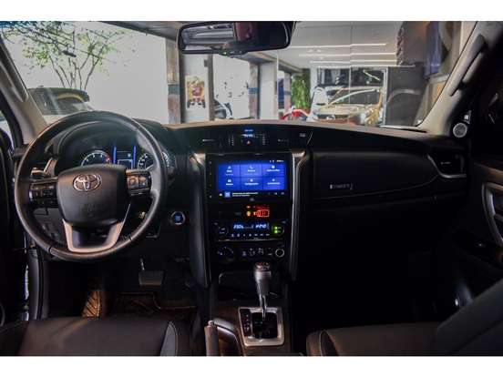 TOYOTA-HILUX SW4-2.8 D-4D TURBO DIESEL SRX 7L 4X4 AUTOMÁTICO TOYOTA-HILUX SW4-2023