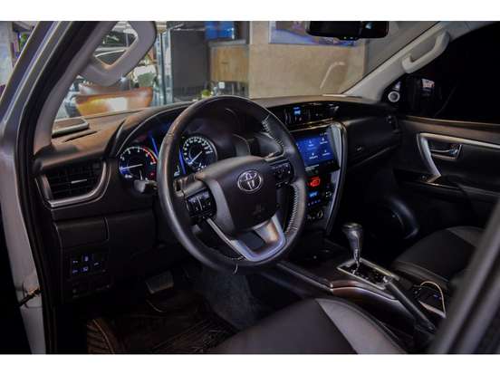 TOYOTA-HILUX SW4-2.8 D-4D TURBO DIESEL SRX 7L 4X4 AUTOMÁTICO TOYOTA-HILUX SW4-2023