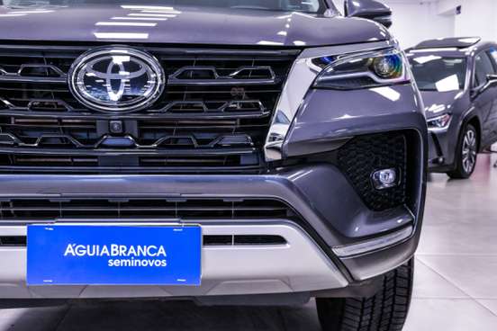 TOYOTA-HILUX SW4-2.8 D-4D TURBO DIESEL SRX 7L 4X4 AUTOMÁTICO TOYOTA-HILUX SW4-2023