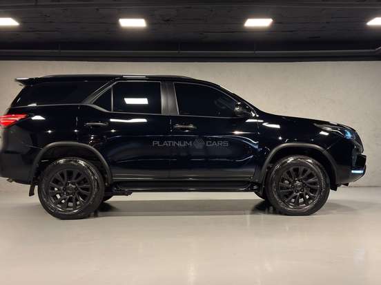 TOYOTA-HILUX SW4-2.8 D-4D TURBO DIESEL SRX 7L 4X4 AUTOMÁTICO TOYOTA-HILUX SW4-2023