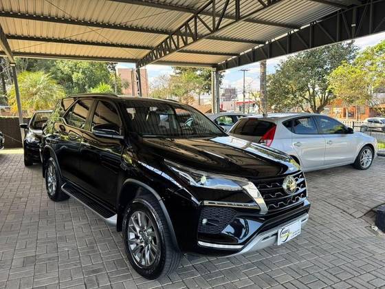 TOYOTA HILUX SW4 2.8 D-4D TURBO DIESEL SRX 7L 4X4 AUTOMÁTICO