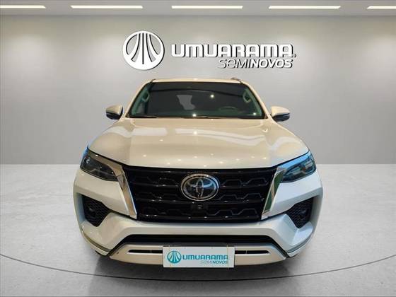 TOYOTA HILUX SW4 2.8 D-4D TURBO DIESEL SRX 7L 4X4 AUTOMÁTICO