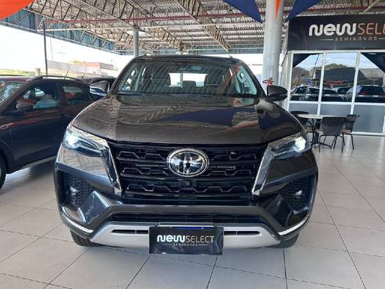 TOYOTA-HILUX SW4-2022