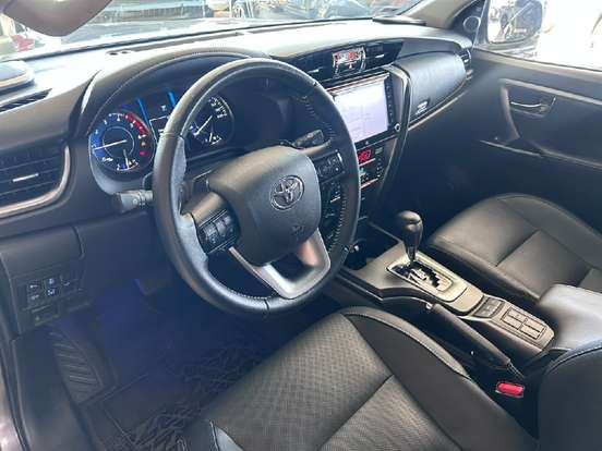 TOYOTA-HILUX SW4-2022