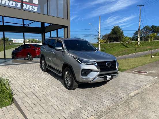 TOYOTA-HILUX SW4-2023