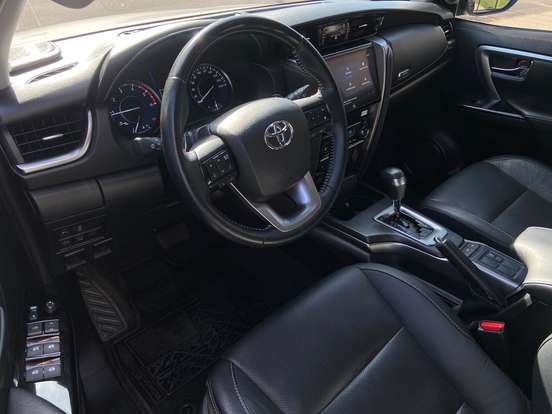 TOYOTA-HILUX SW4-2023